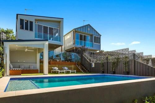 Luxury Burleigh Coastal Getaway