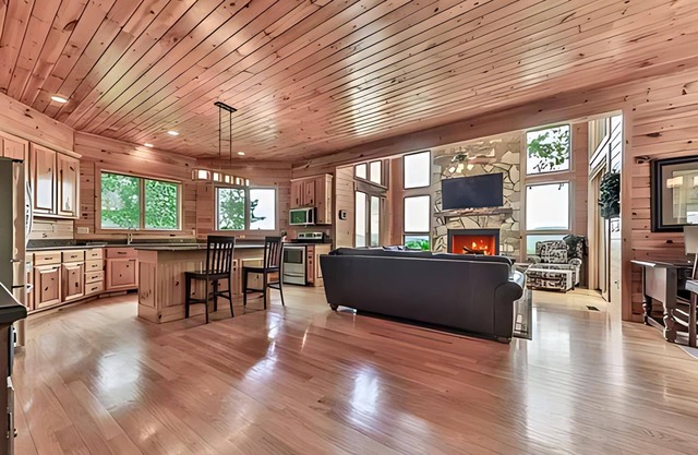 Luxury Cabin - 5 Acres - Amazing Mountain Views - Fire Pit - Family Friendly