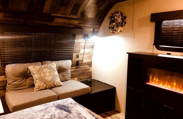 Luxury Caravan Rental in Texas for Amazing Glamping Getaways