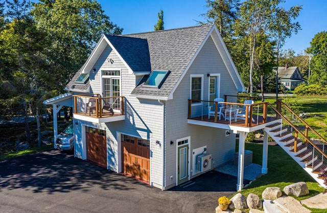 Luxury Carriage House Loft in Beautiful Spruce Point, Boothbay Harbor, Pets