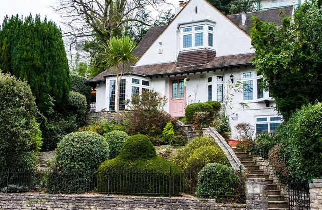 Luxury central Bmth house. Huge hot tub. Wood burner. Spacious and stunning.