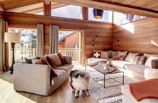 Luxury chalet with sauna and jacuzzi, 200m from the slopes