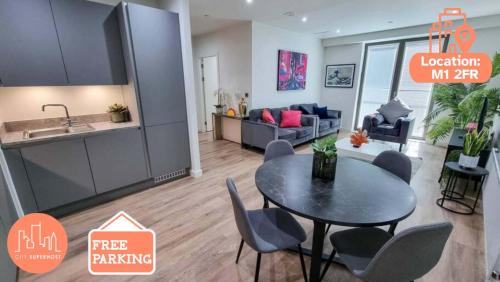 Luxury City Centre Townhouse with Parking