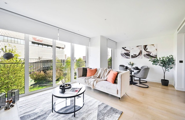 Luxury City Retreat-Prime Location-5Star Amenities