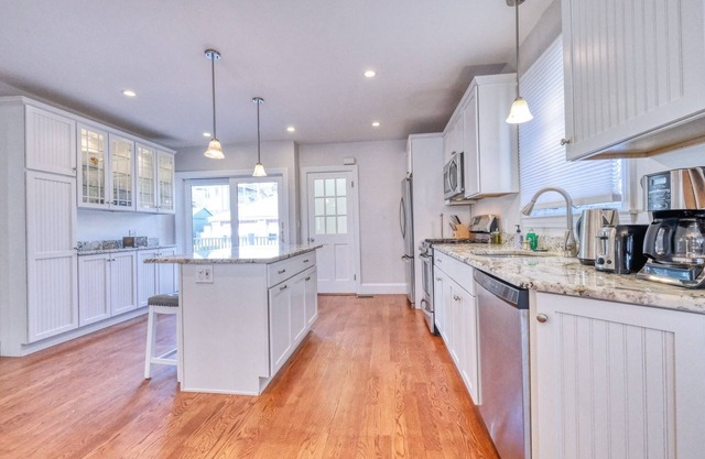 Luxury & Comfort BEACHFRONT TOWNHOUSE #1 in South Boston