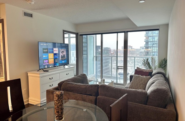 Luxury Condo - Bathurst & Lakeshore