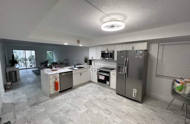 Luxury Condo in St. Petersburg - 15 minutes from St. Pete Beach!