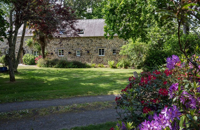 Luxury cottage (4 stars) , indoor pool by the sea