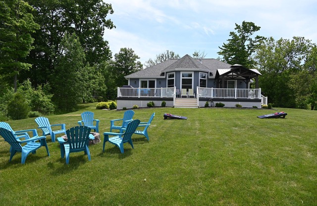 Luxury Cottage in Alex Bay 3 bedrooms, 2.5 baths. Book your 2026 Vacation Now!