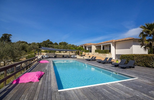 Luxury country mini-villa (T3) with heated pool L'Albitru