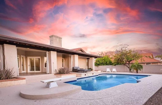 Luxury Desert Retreat! Heated Pool & Game Room