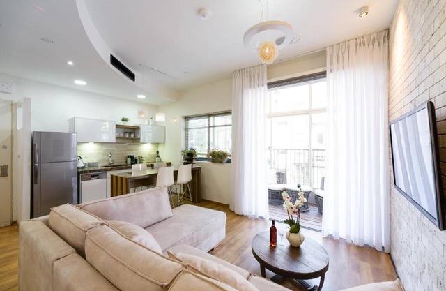 Luxury Dizengoff 2 BD flat by the beach