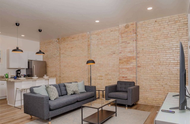 Luxury Downtown 2 Bedroom Flat