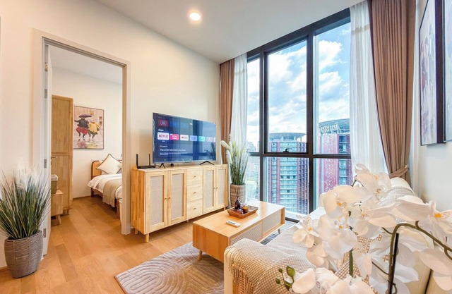 Luxury Downtown Bangkok 2BR 2BA · Sky Pool Gym · 5MIN Walk to Siam Paragon