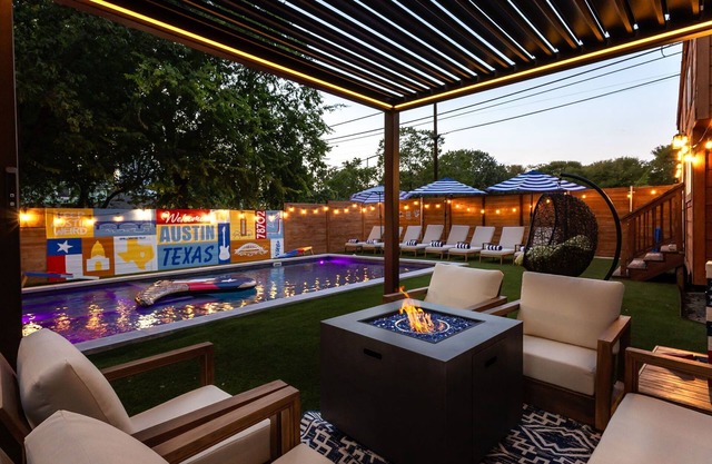 Luxury Downtown Retreat w/Pool+Hot Tub, 6Bdr