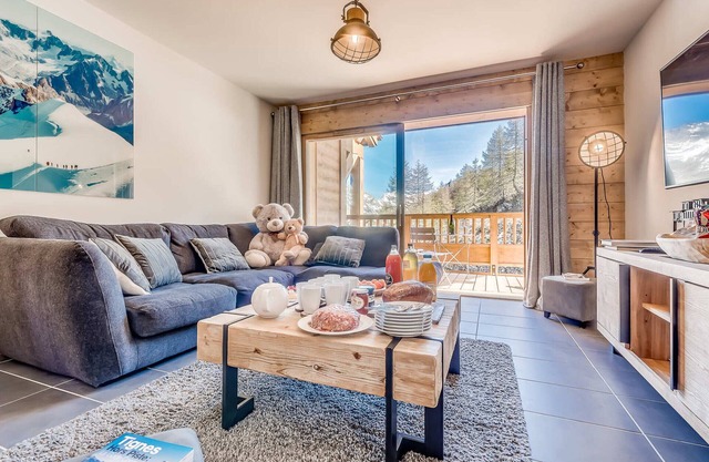 Luxury Duplex 4* Ski-In/Ski-Out with Pool, Spa, Parking, Balcony & Hotel Services