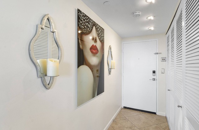 Luxury Dwntwn Condo In The Sky – 1 Mile To Beach – King Bed – W/D – 3 Balconies