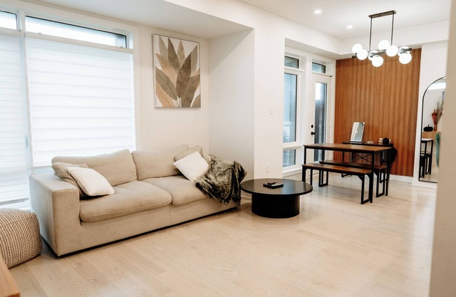 Luxury Escape 2-Bed Townhouse Near Waterfront, Casino, Resort & Downtown