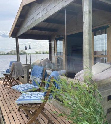 Luxury Experience in Off The Grid Lodge at an Amazing Lake Vinkeveense Plassen