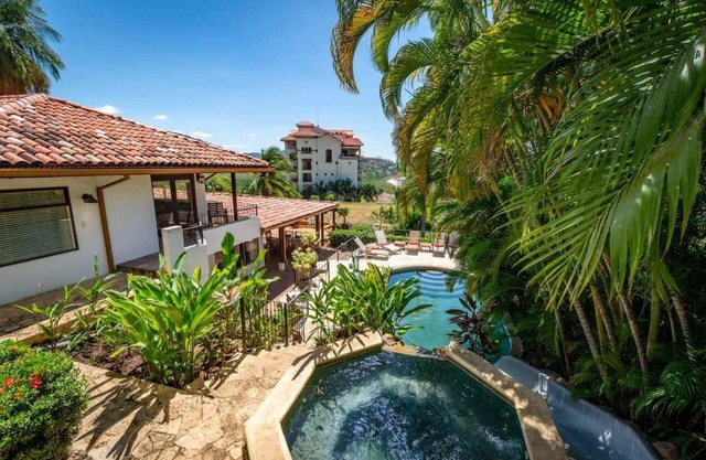 Luxury Flamingo home with ocean view sleeps 10 - walking distance from beach