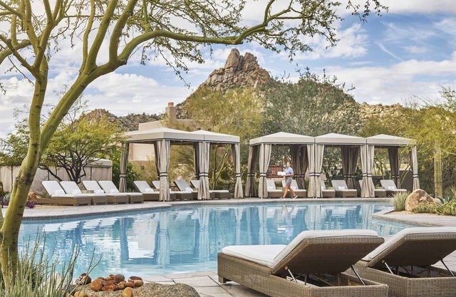 LUXURY FOUR SEASONS RESIDENCE CLUB, 2-BEDROOM VILLA + AMENITIES