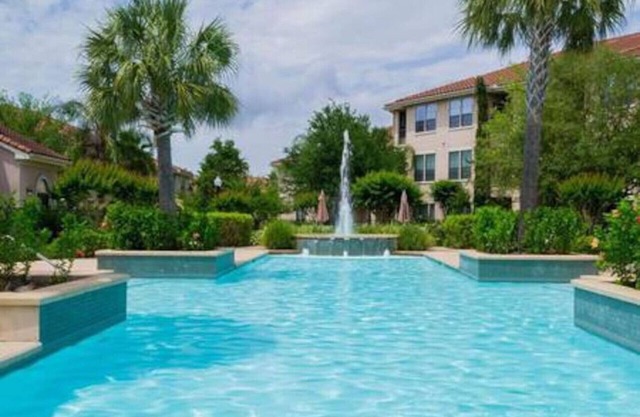 Luxury Fully Furnished Apartment by the Lake