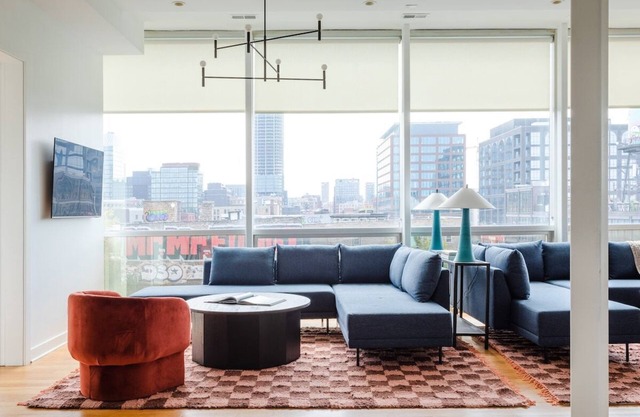 Luxury Fulton Market Penthouse Amazing City Views