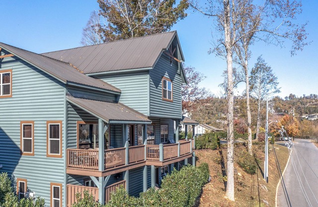 Luxury Gatlinburg Getaway Sleeps 50 with Hot Tub, Shared Pool, Game/Theater Room
