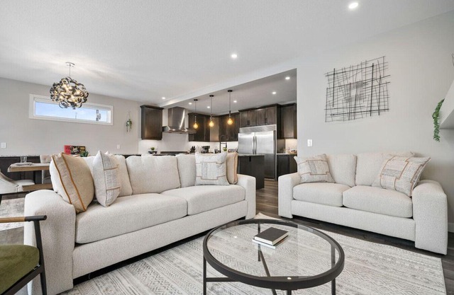 Luxury Group Home Karaoke, Games & Sleeps 14