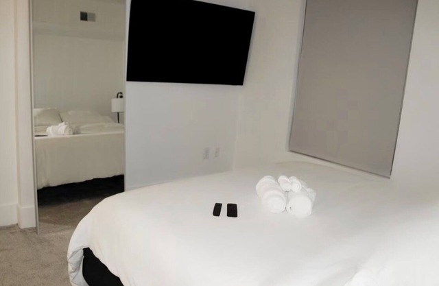 Luxury High-Rise Apt In The Heart of Buckhead Paired w/A Beautiful Skyline