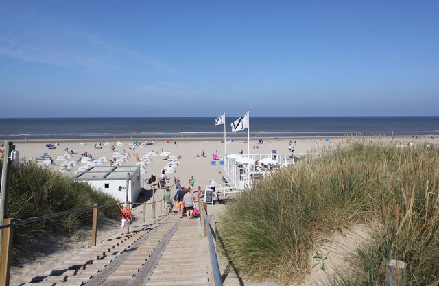 Luxury Holiday Home in Egmond aan den Hoef with Garden