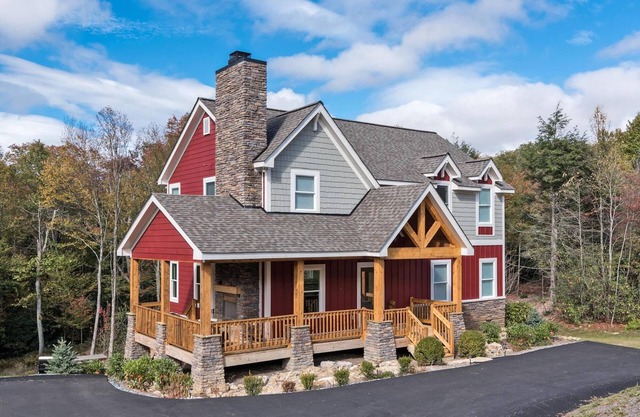 Luxury Home in exclusive Sweetgrass gated community 10 mins to Blowing Rock