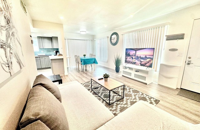 Luxury home near Disney land. Entire place!n