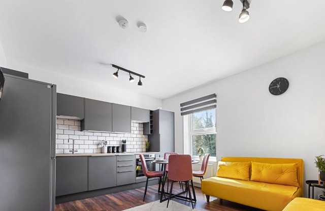 Luxury Home+Sleeps/11+Central+Games+Free Parking