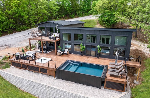 Luxury Home w/Private Pool (year round) Amazing Views, Indian Point next to SDC!