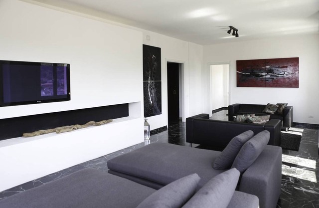 Luxury house in the center of Carrara overlooking the Marble and Sea Caves