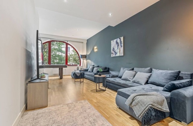 Luxury in Leeds - Sleeps 9 - Pool & Tennis Tables