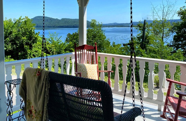 Luxury lakefront home in Cooperstown with private dock/deck +16' trampoline/raft