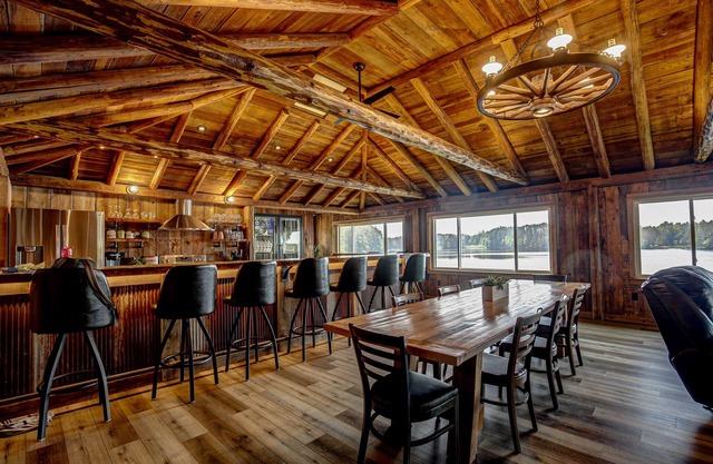 Luxury Lakeside Lodge on Beautiful Somo Lake