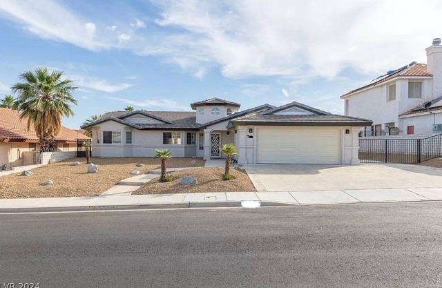 Luxury Laughlin River and Lake Oasis/Beautiful Backyard w/Pool/3bed 2bath