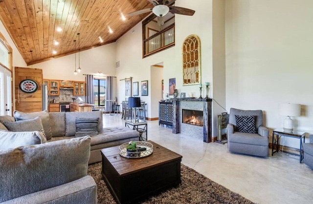 Luxury Living - Barndominium
