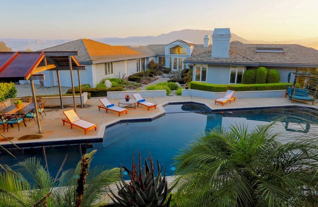 luxury modern chateau, salt pool+spa, near wineries and beaches