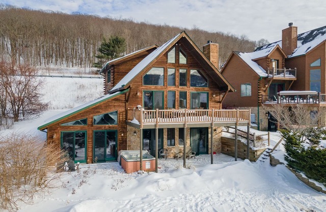 Luxury Mountain Chalet w/Pool, Sauna & Hot Tub