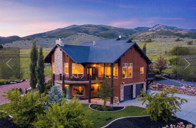 Luxury Mountain home,close to Powder Mountain/Snow Basin, Hot Tub. Pet Friendly!
