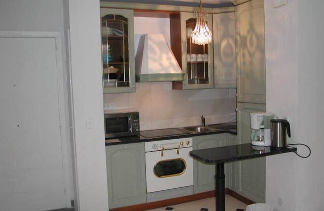 LUXURY NEWRENOWATED 2 BED APARTMENT WITH LARGE TERRACE & CLOSE TO SWIMMING POOL