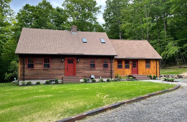 Luxury Newly Renovated 3 Bedroom Home Close to Brattleboro and Mount Snow