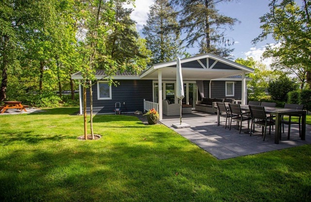 Luxury, nice comfort and a cozy interior. Book one of the 6-person Heuvelrug Cottages now.