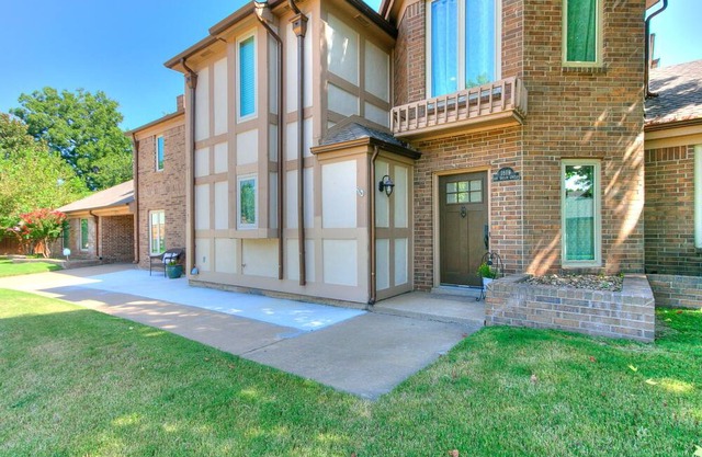 Luxury Norman Estate: Pool, 3 Kings, Near OU & 25min to Bricktown. NO BUNKS!