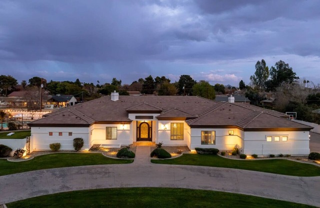 Luxury Oasis with Entertainment & Amazing Backyard