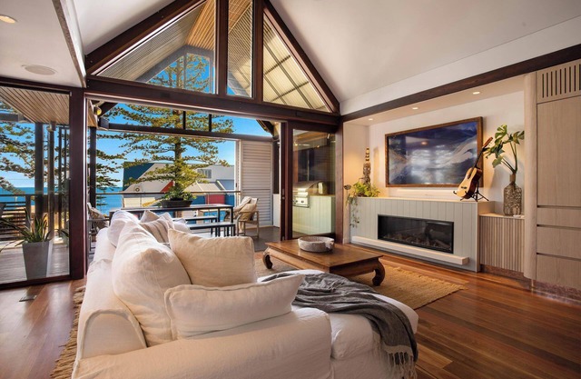 Luxury On The Bay - 2 x Apartments With Ocean Views
